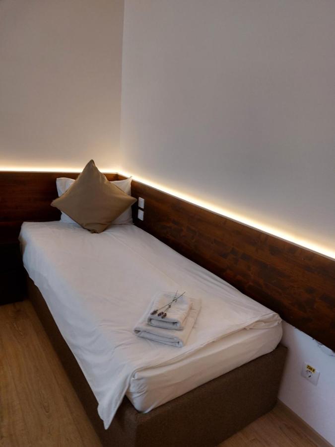 Confort Inn Otopeni Kültér fotó